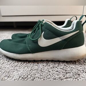 Nike Forest Green Roshes